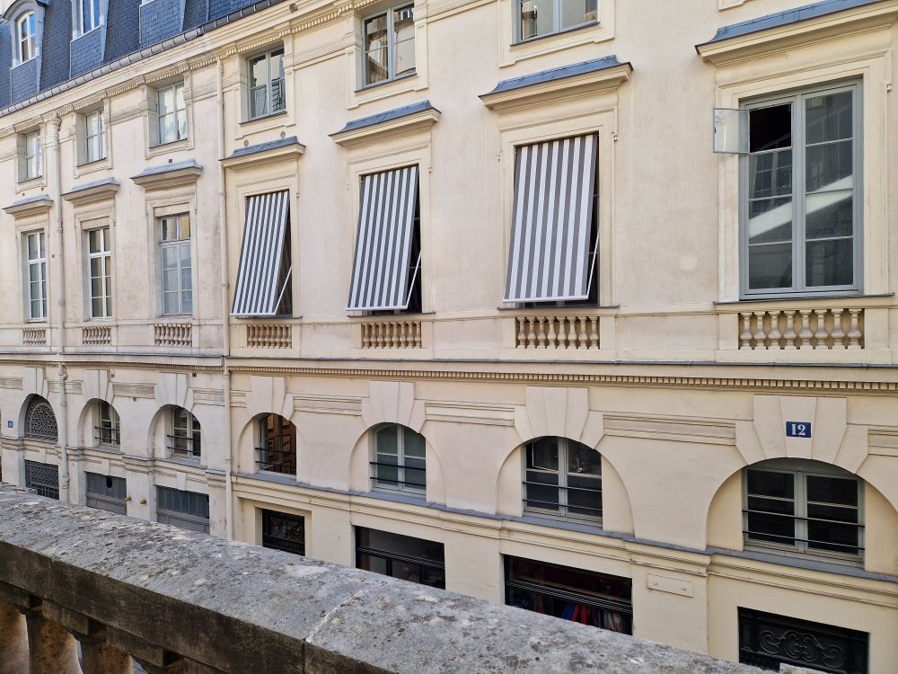 Location bureaux PARIS 1 - 1194 m² - photo 3